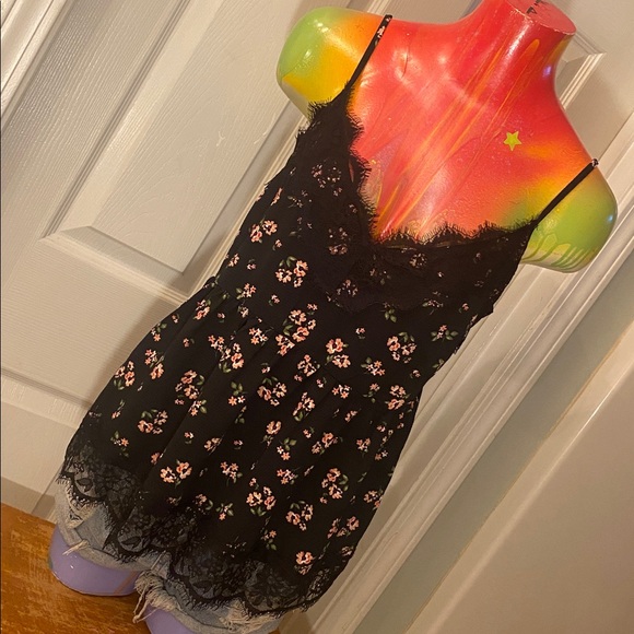 Forever 21 Tops - Forever 21 Black Floral Lace Cami NWTs